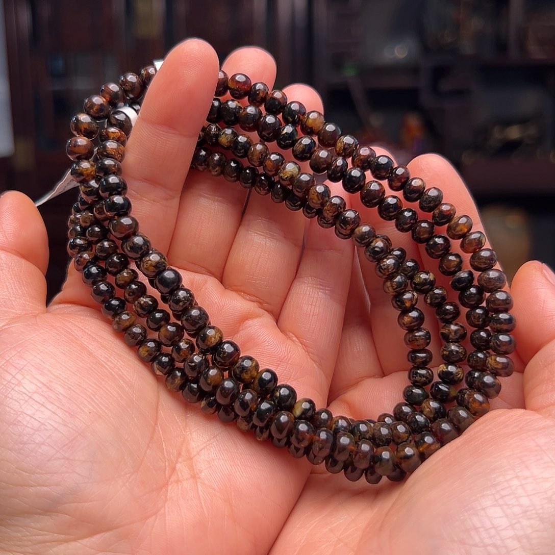 琥珀裸石未镶嵌抚顺琥珀30340。多样性发其一