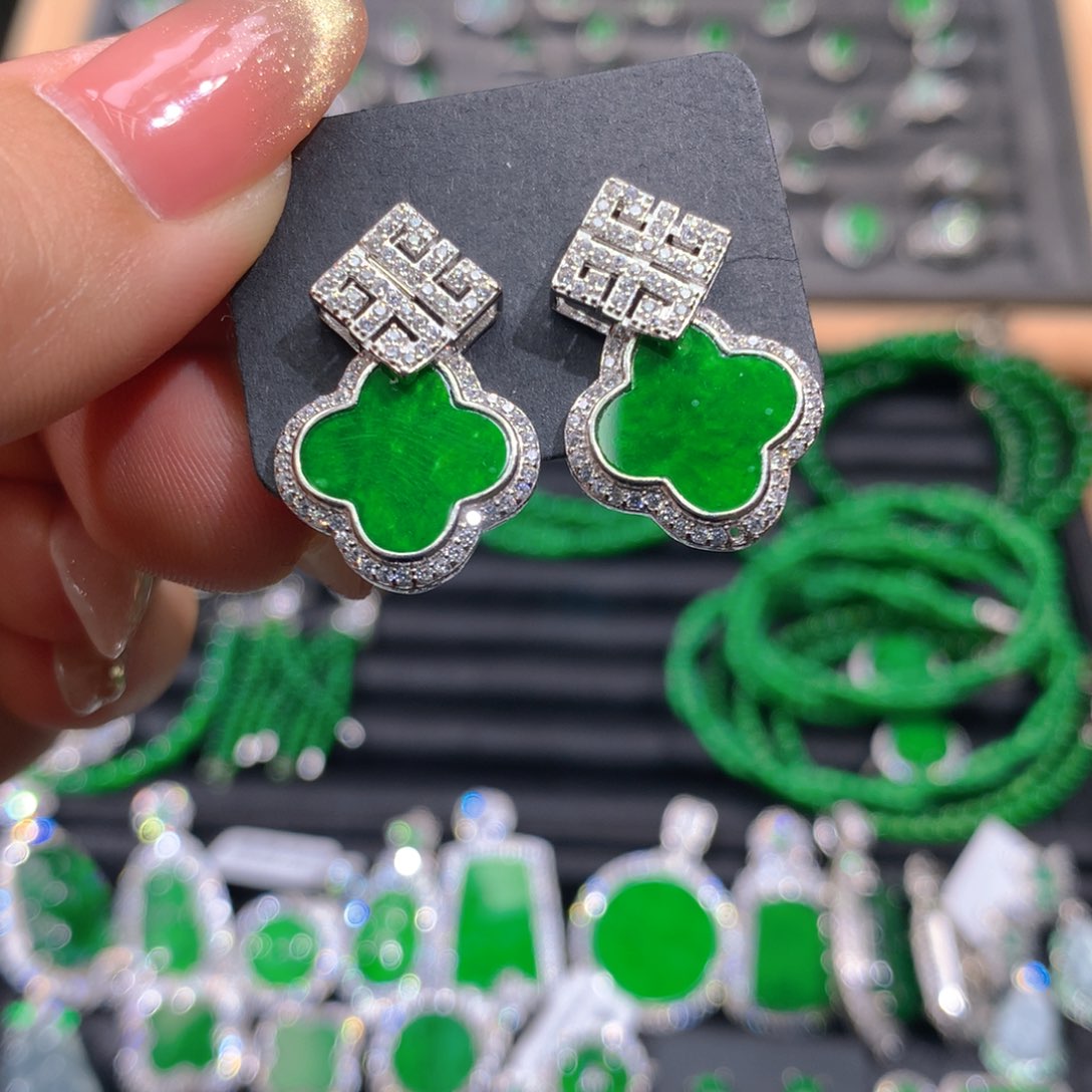 翡翠耳饰未镶嵌天然