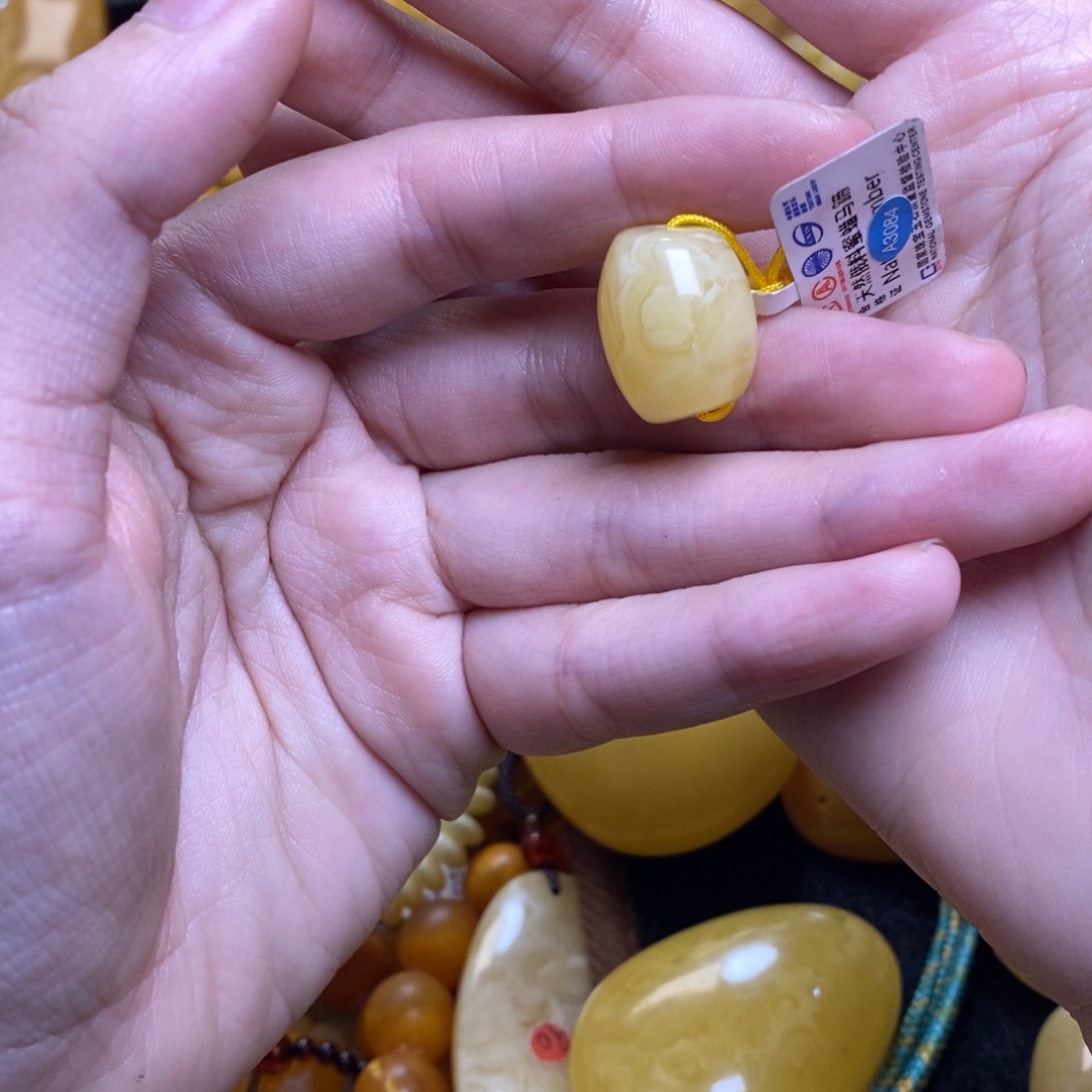 琥珀未镶嵌珠宝奇石