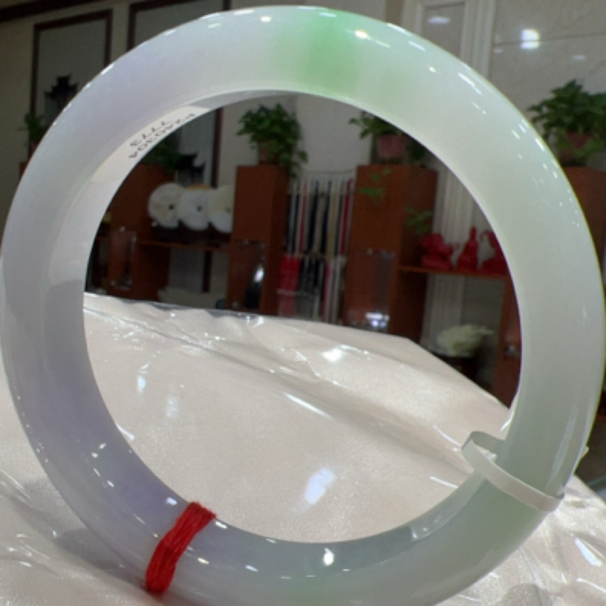 天然A货翡翠手镯，春带彩，圈口58-59