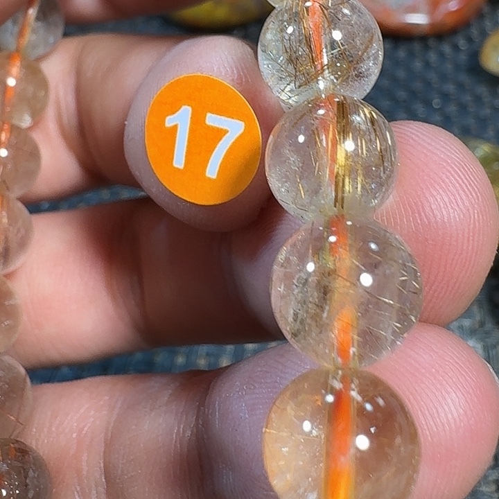 金***媛未镶嵌颈饰水晶好