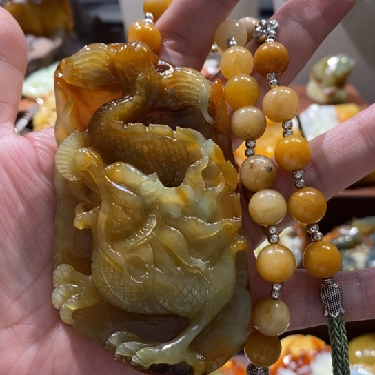 蛇纹石玉未镶嵌颈饰