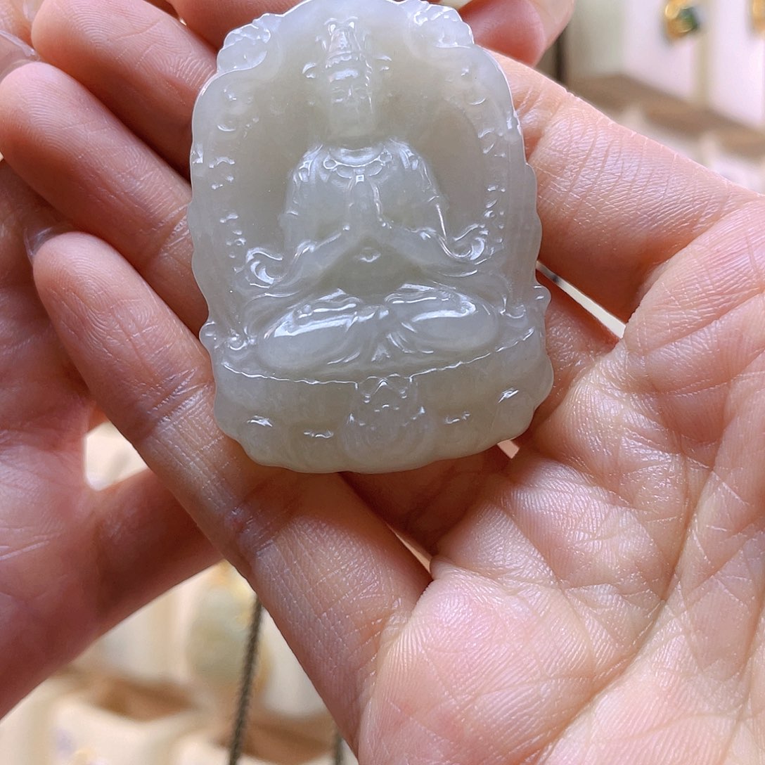 和田玉吊坠(赠链)未镶嵌?