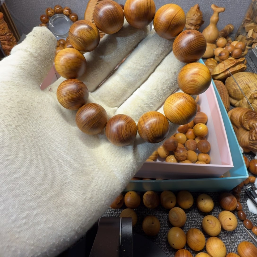 ****²柏木（崖柏）2.0黑油板根