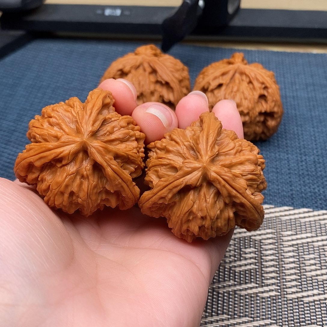 起***点文玩核桃吊坠三棱