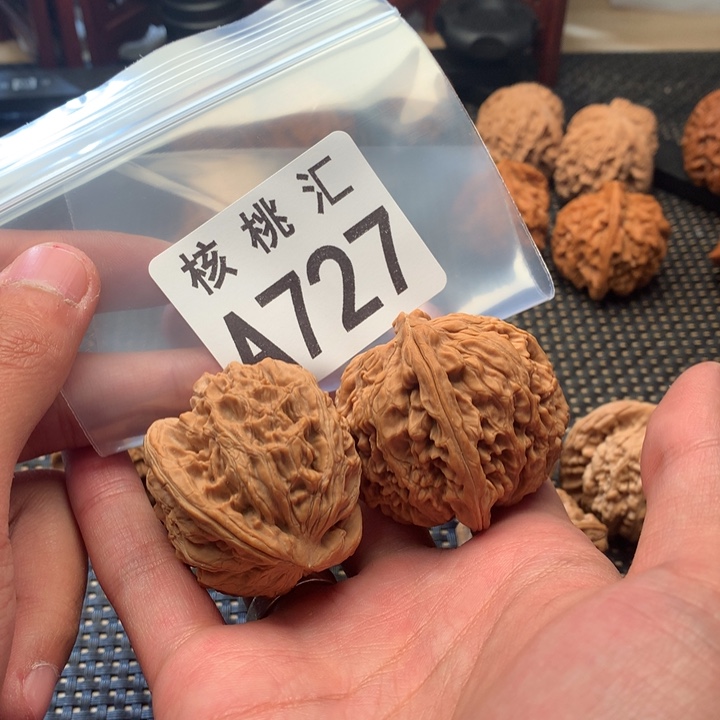 文玩核桃吊坠核老闷