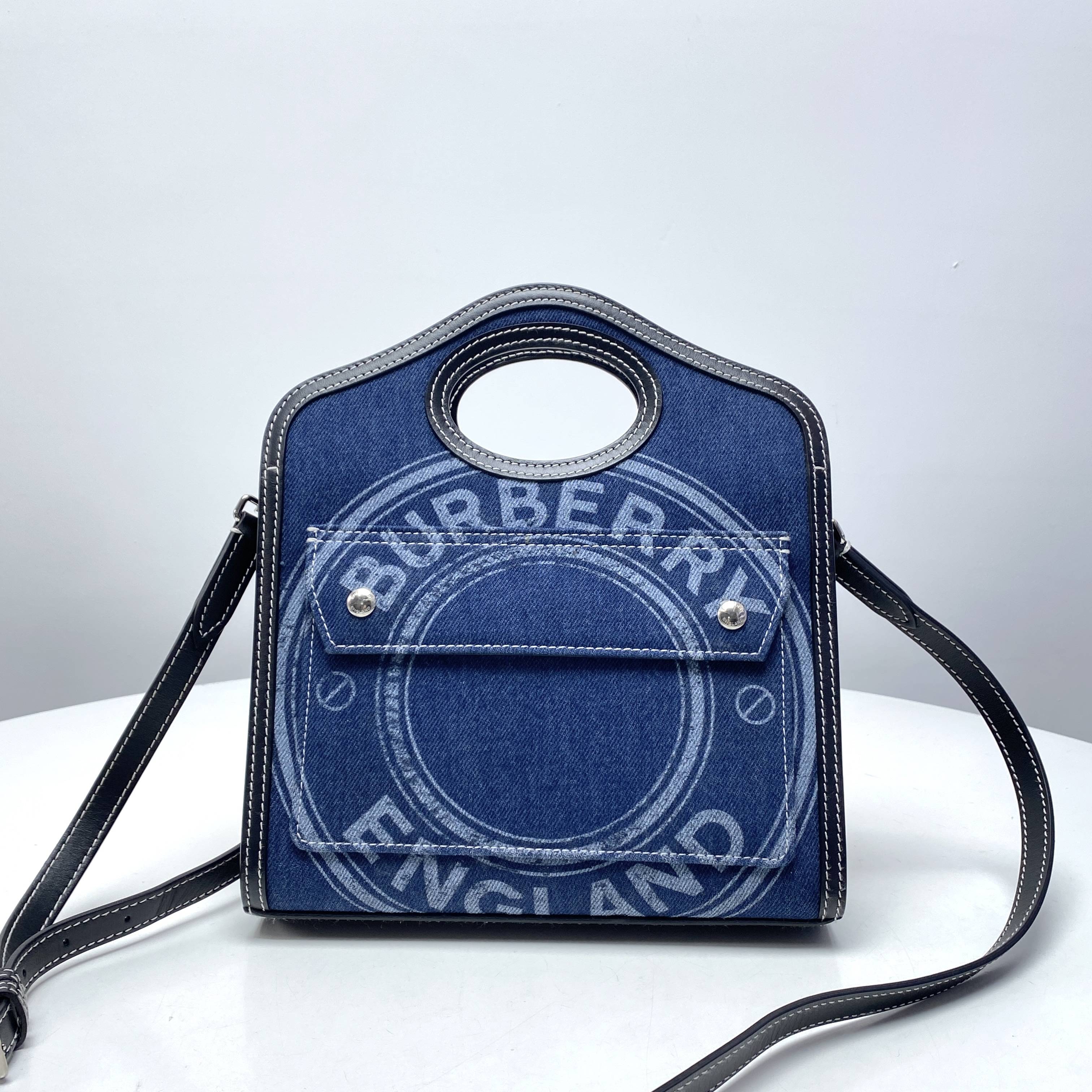 95新 BURBERRY/博柏利 玺越奢品 巴宝莉牛仔邮差 THYX2002
