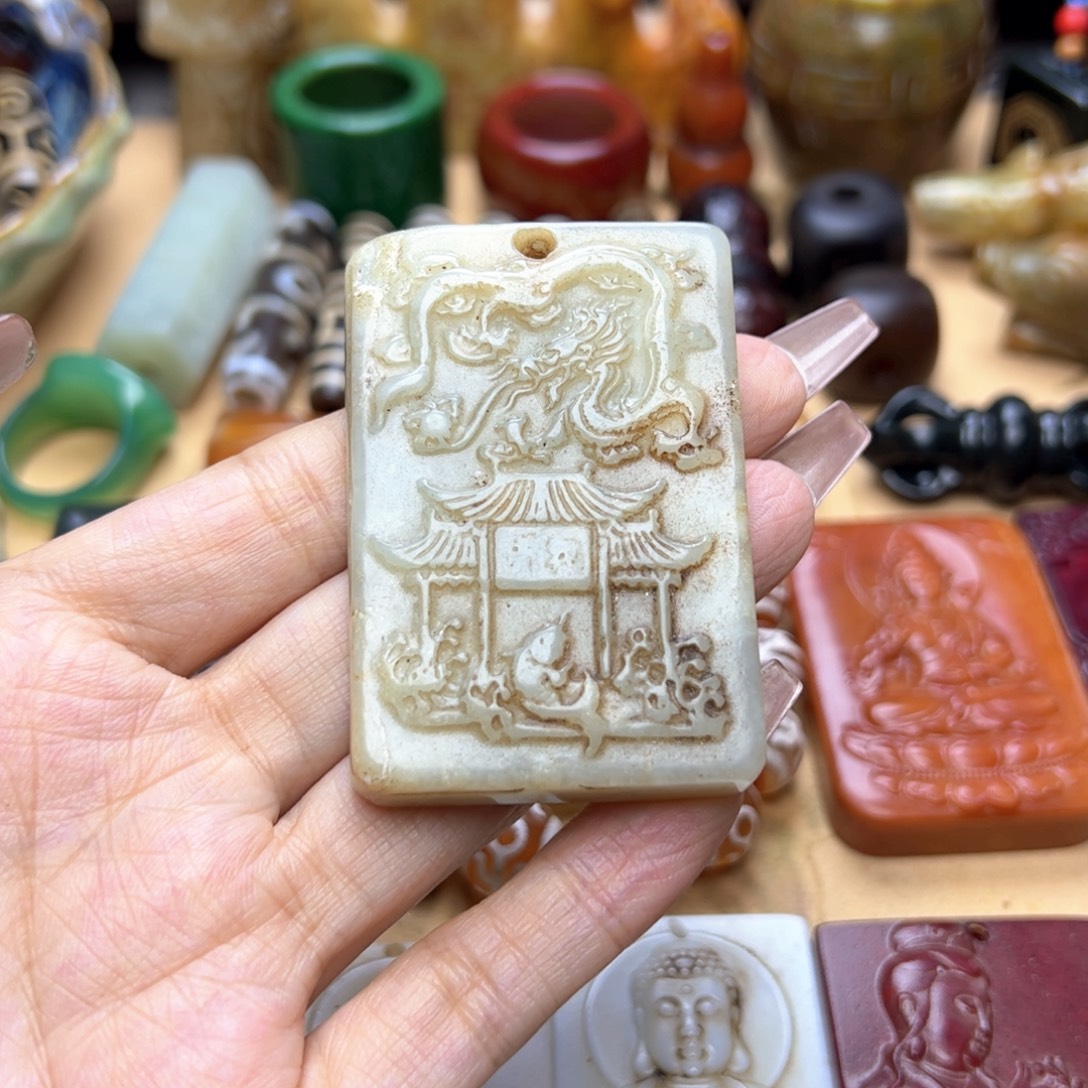 蛇纹石玉未镶嵌颈饰