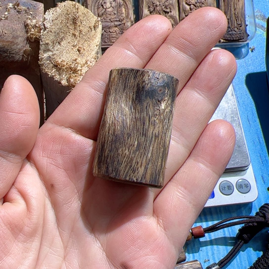 沉香吊坠白棋素牌8.2克