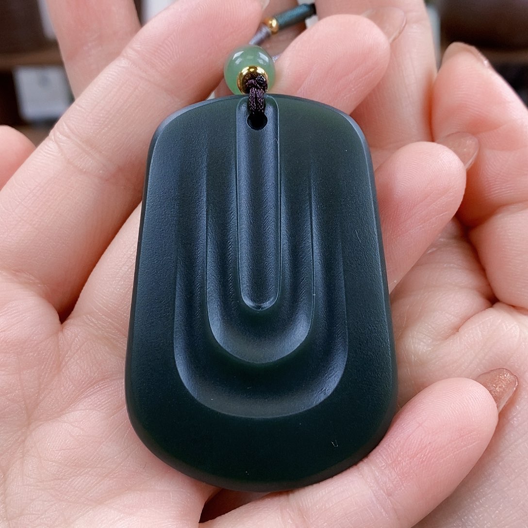 和田玉颈饰未镶嵌桥*人