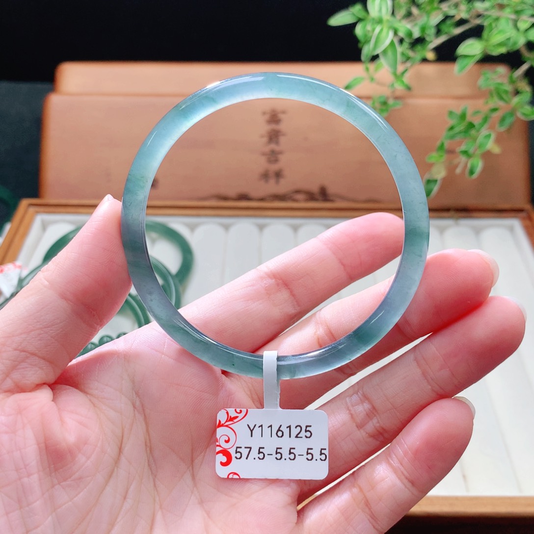未镶嵌手镯（圆镯）翡翠