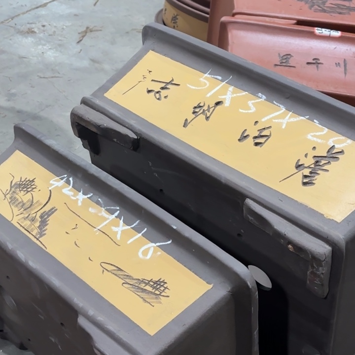 紫砂花盆            128/2