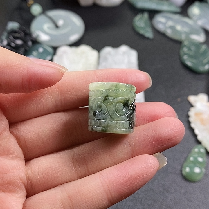 翡翠颈饰未镶嵌翡翠55