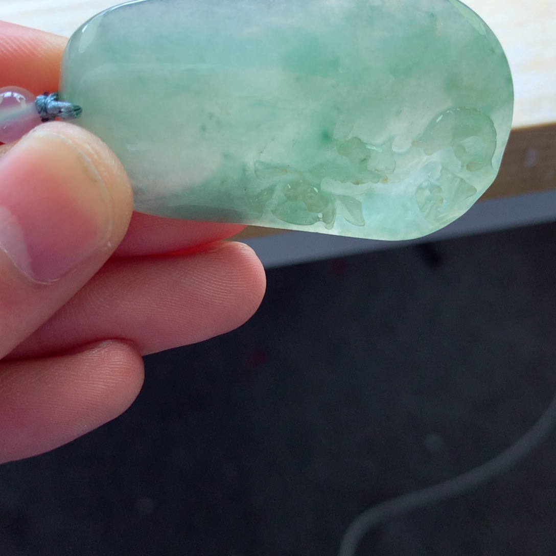 翡翠颈饰未镶嵌吊坠