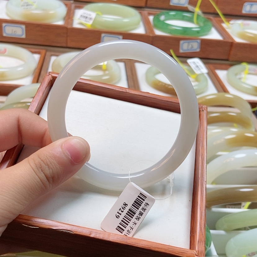 【闪购商品】和田玉手镯未镶嵌