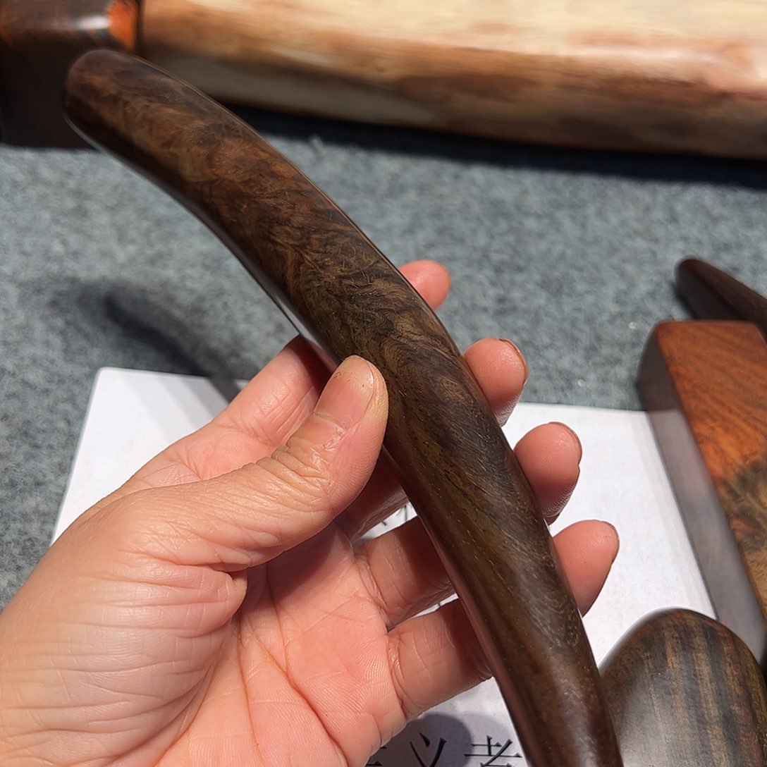 交趾黄檀（大红酸枝）清*