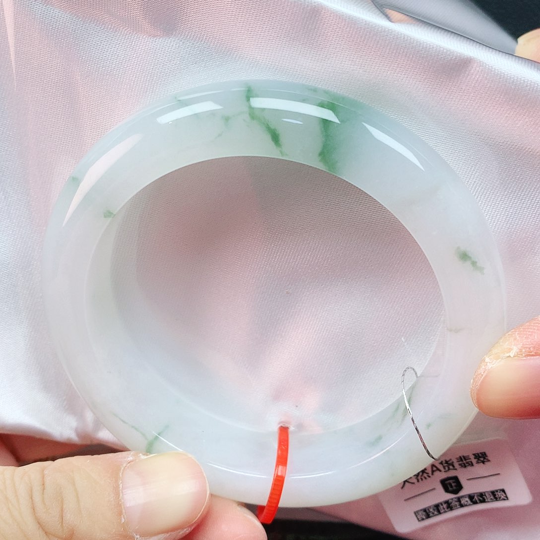 翡翠手镯未镶嵌55圈