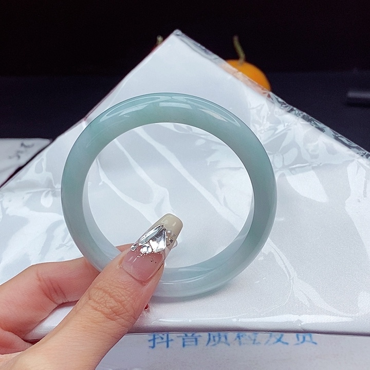 翡翠手镯未镶嵌53535454