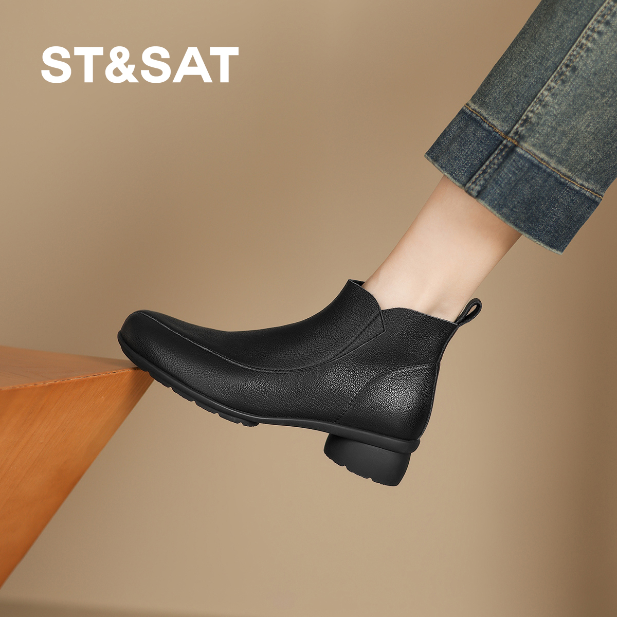 St&Sat/星期六秋冬软底软面靴子女款爆款2025新款圆头高级感短靴