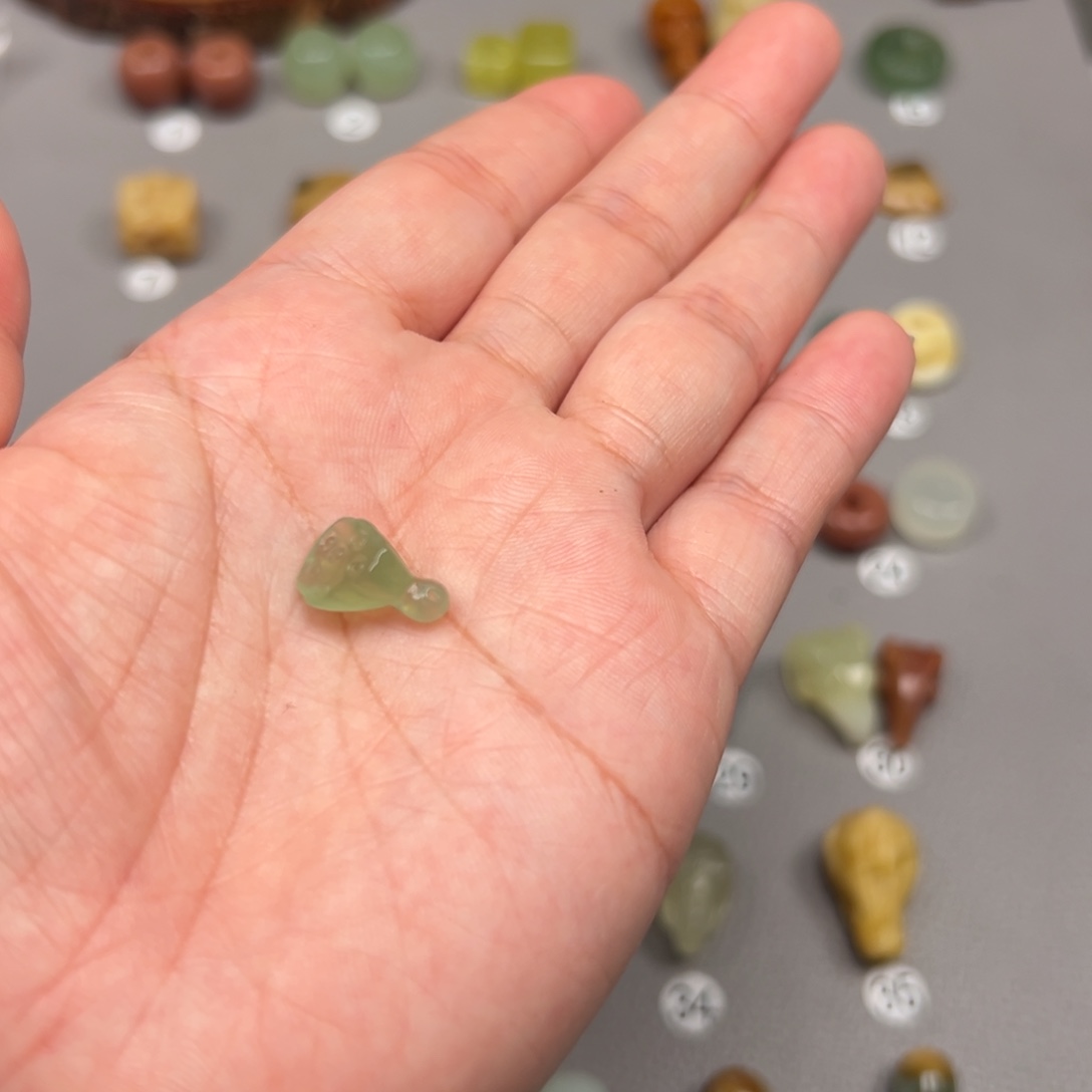 岫玉颈饰未镶嵌北****夏