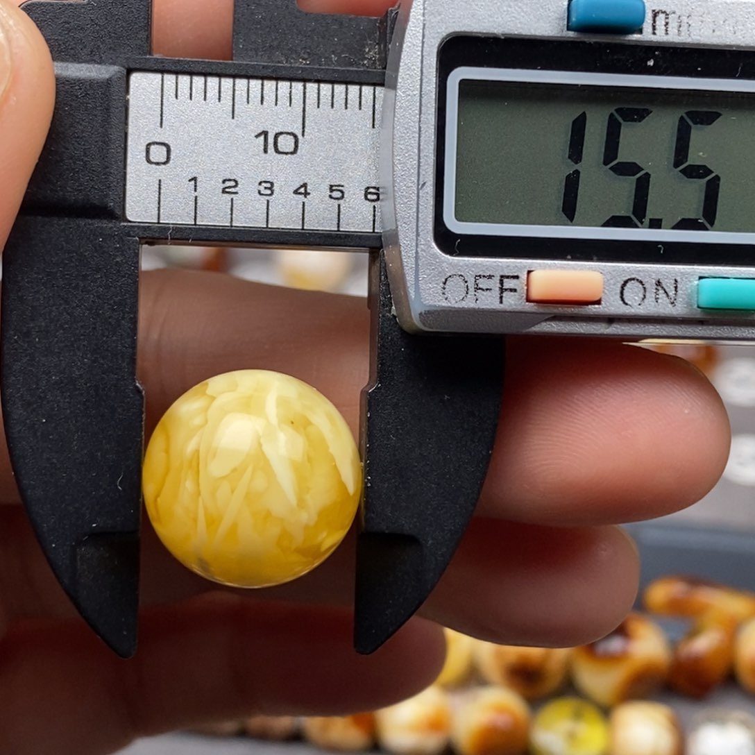 琥珀未镶嵌耳饰圆珠