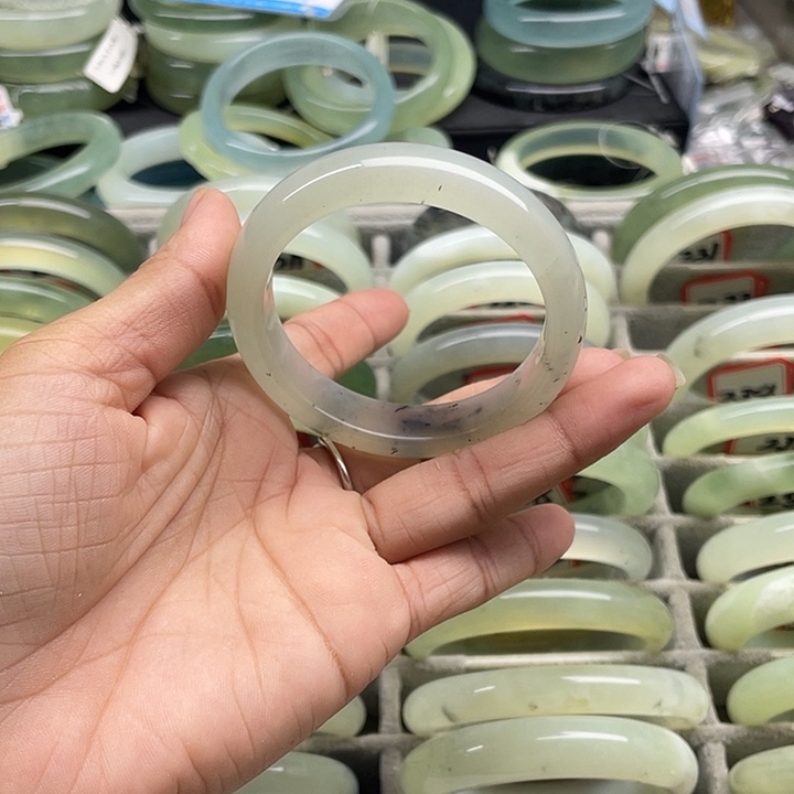 蛇纹石玉未镶嵌手镯233