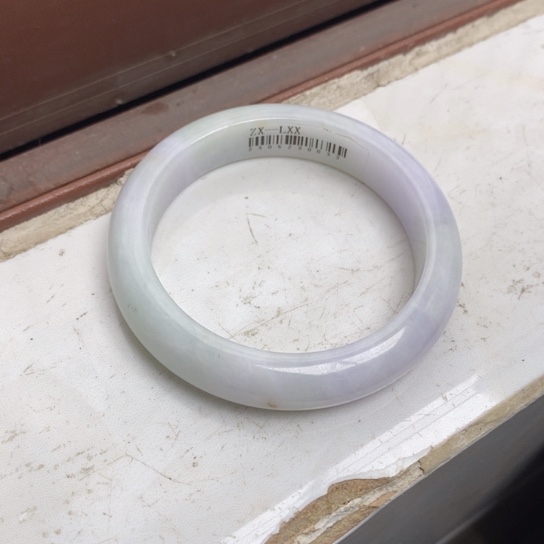 翡翠手镯未镶嵌翡翠手镯