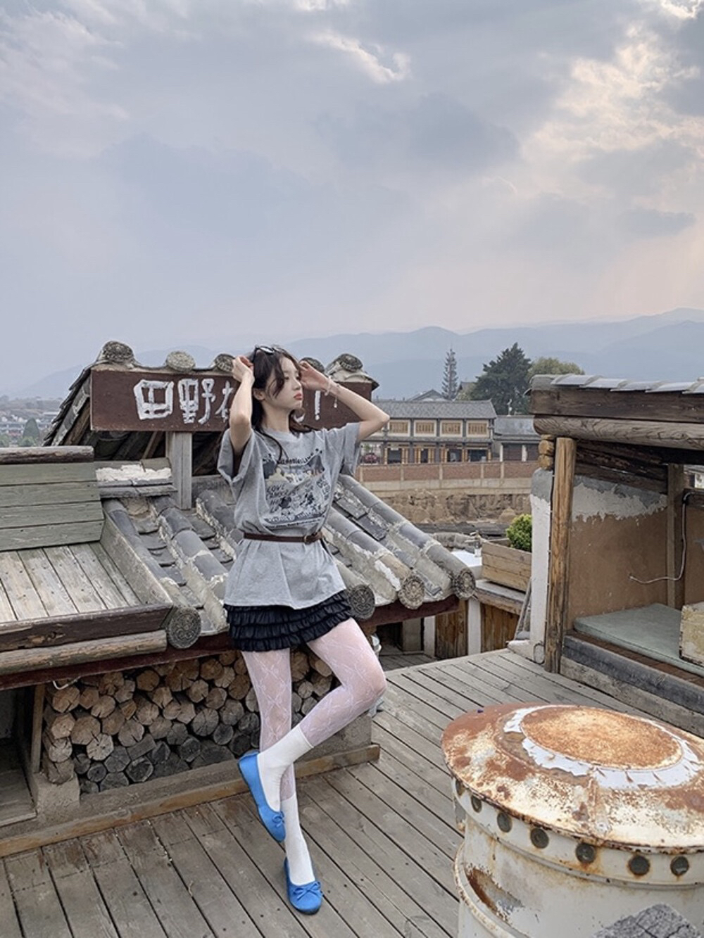 米奇人物前后印花宽松短袖T恤搭配层次感木耳花边短裙套装