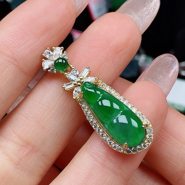 翡翠颈饰未镶嵌吊坠