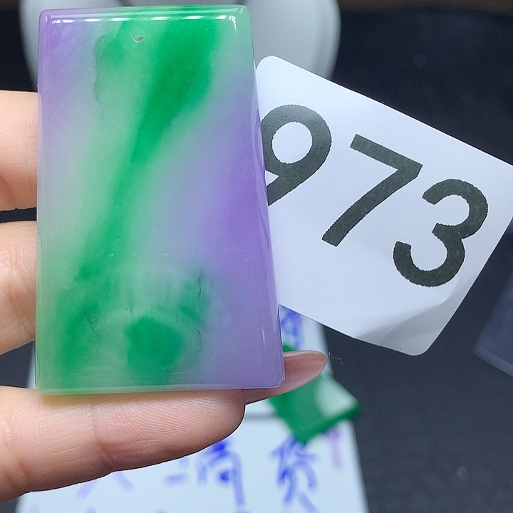 翡翠吊坠(赠链)未镶嵌