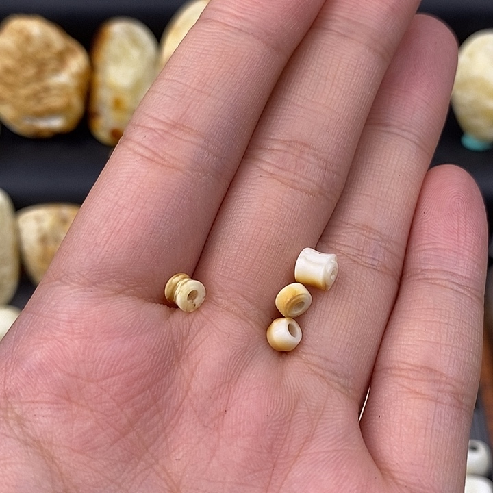 么****琥珀未镶嵌裸石线束