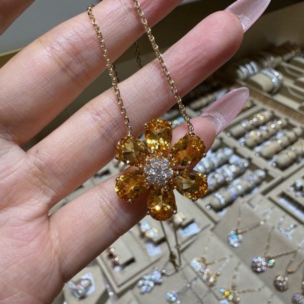 18K黄六花钻石项链