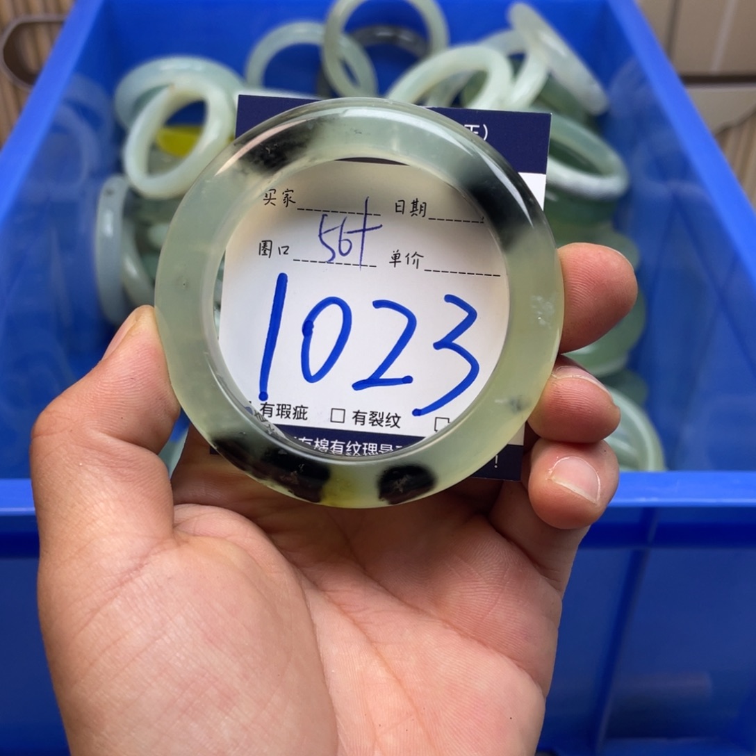 岫玉手镯手镯未镶嵌