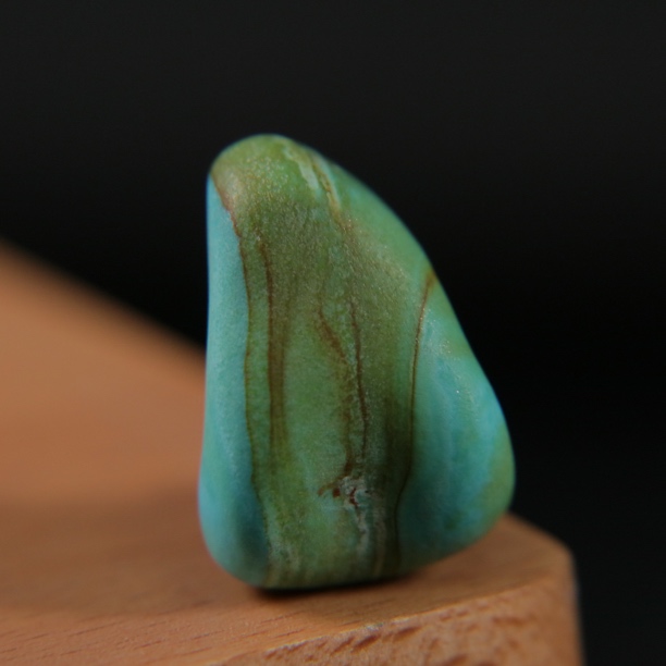 原矿绿松石水波纹随形 尺寸16×22×15.5mm，重7.37g，精美彩色水波纹