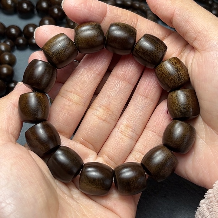 沉香手串白棋玉化