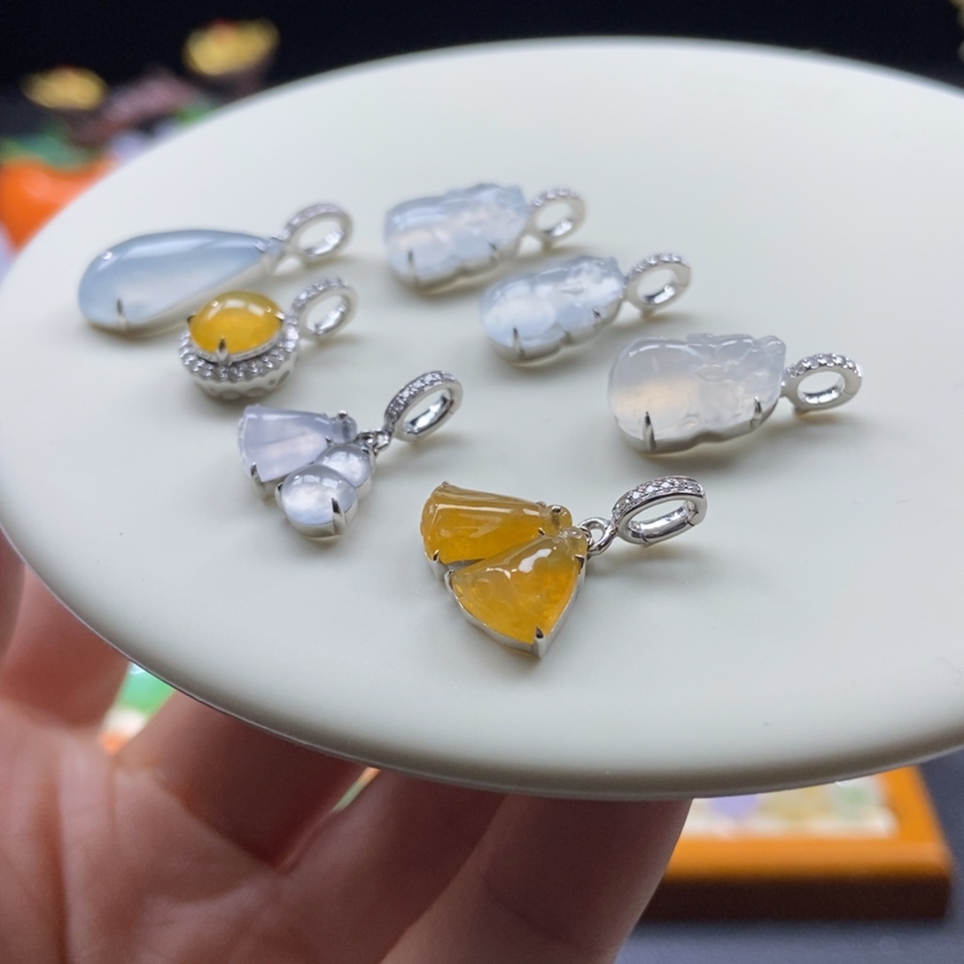 翡翠颈饰18K金镶嵌多样性发其一【价格不一】