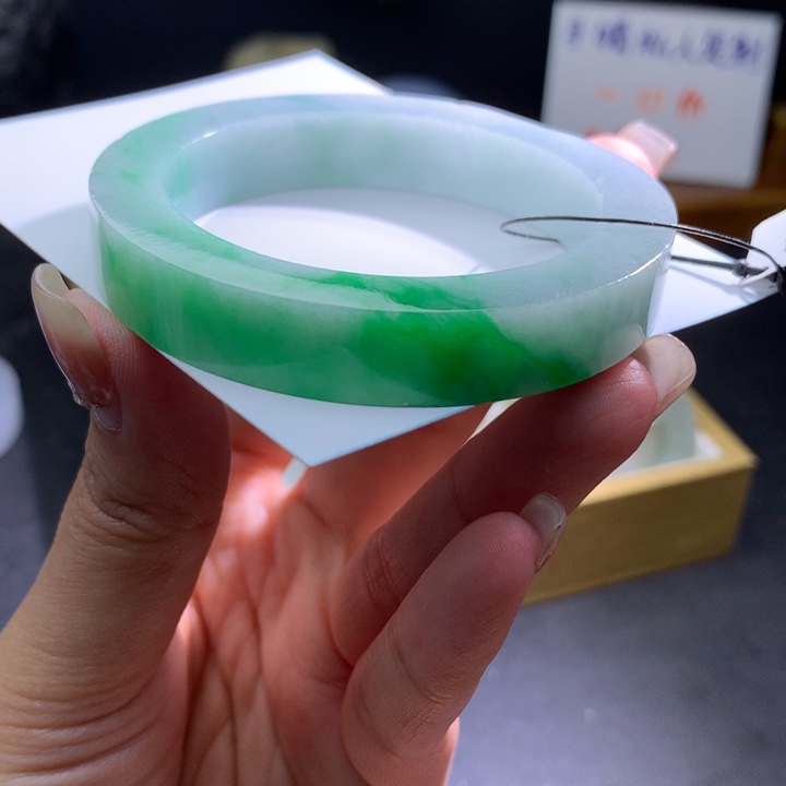 定制翡翠未镶嵌翡翠手镯