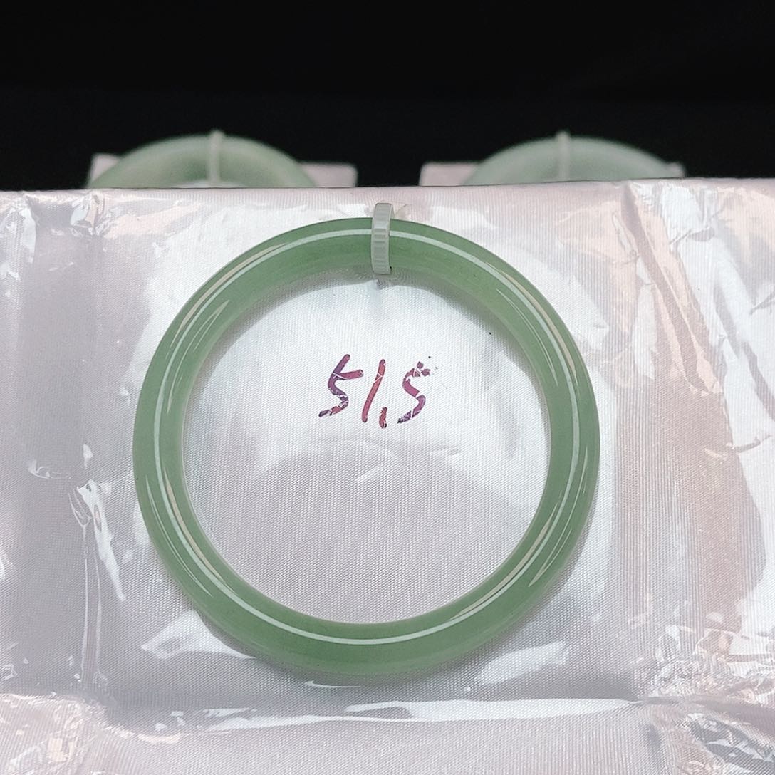 翡翠手镯未镶嵌美人条