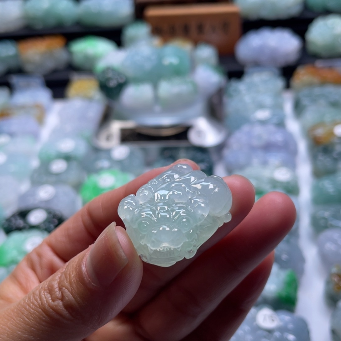 翡翠颈饰未镶嵌貔貅