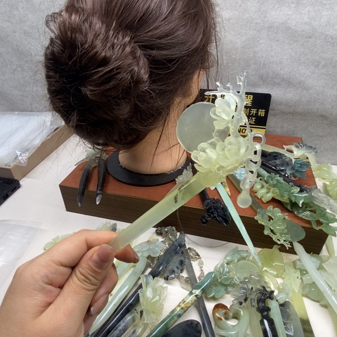 靈***河蛇纹石玉合金发饰