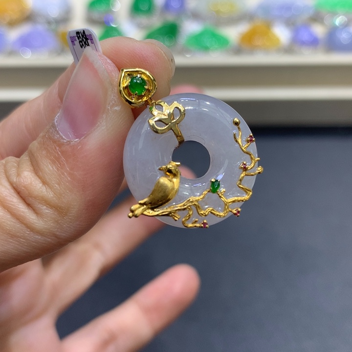 翡翠颈饰18K金镶嵌翡翠