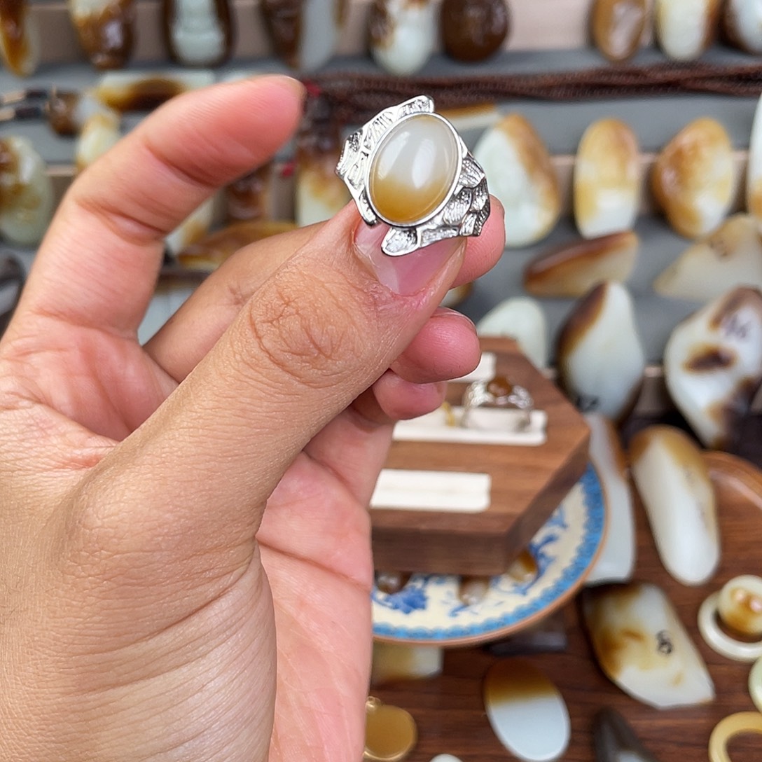 钰***昆和田玉（糖玉）未镶嵌戒指