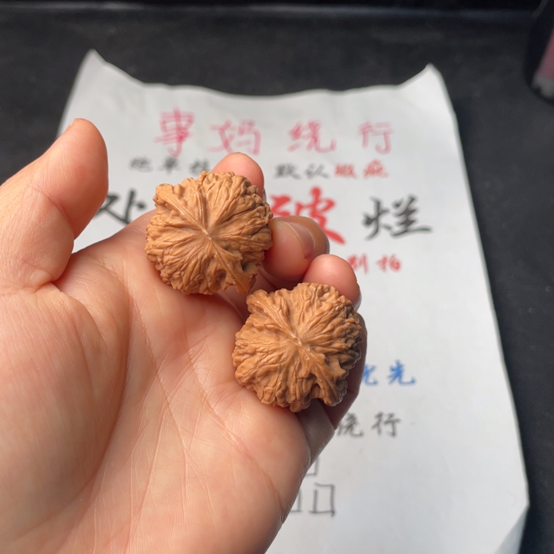 文玩核桃把件787。32麒麟磨有磕碰