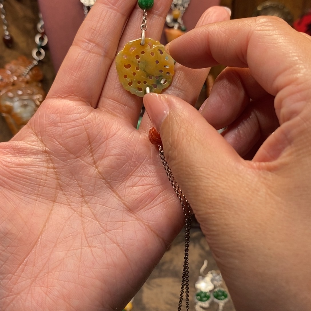 翡翠吊坠(赠链)未镶嵌