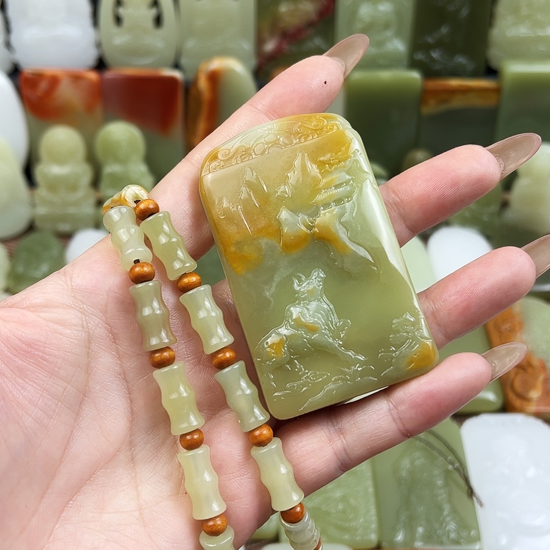 邓***瑞花皮特色生肖牛吊坠