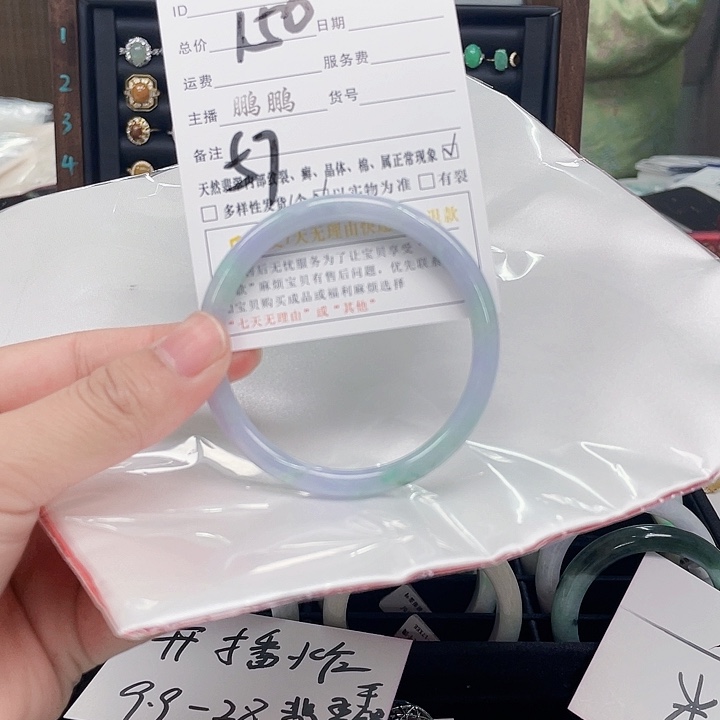 翡翠手镯未镶嵌翡翠