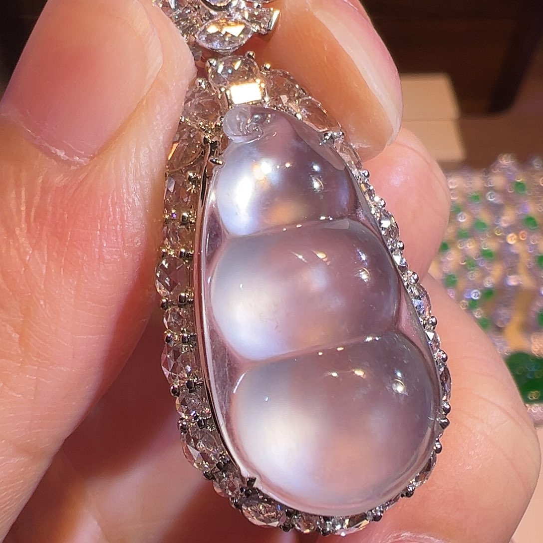 翡翠颈饰18K金镶嵌玻璃种豆子