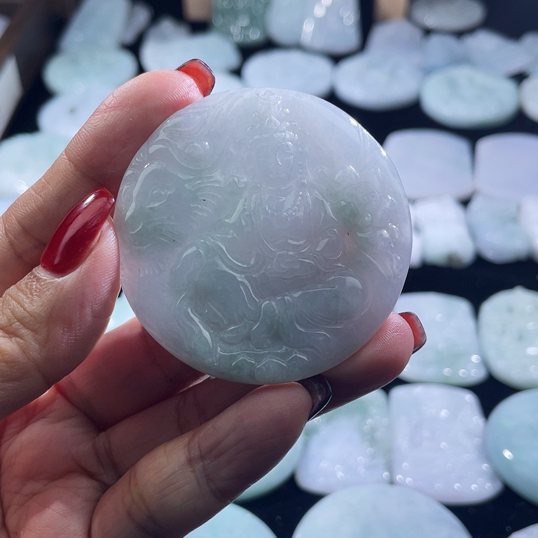 翡翠未镶嵌颈饰文殊