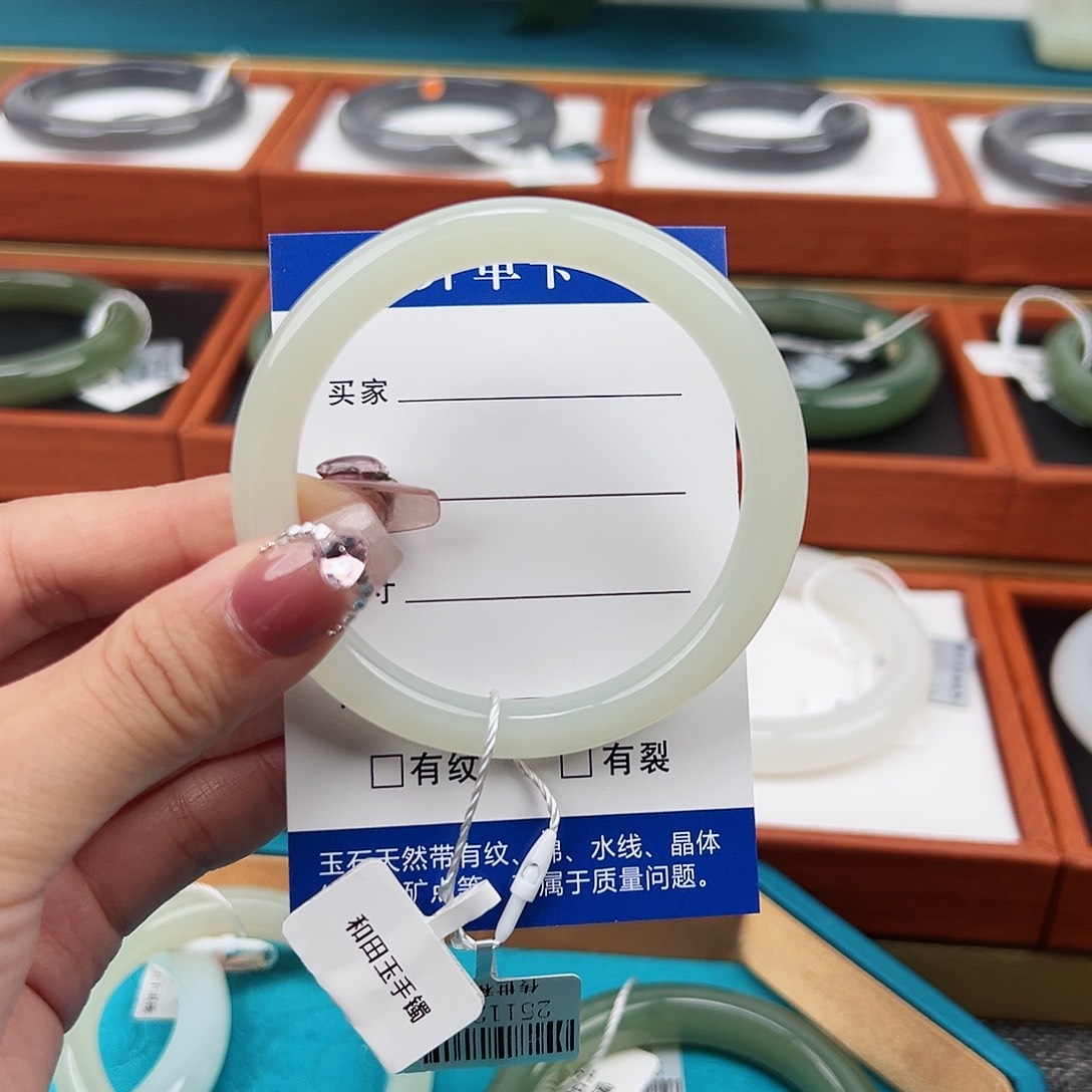 和田玉手镯未镶嵌