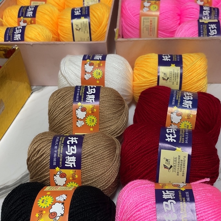 卡其 二红各两团 亮粉黑色白色金黄各一团